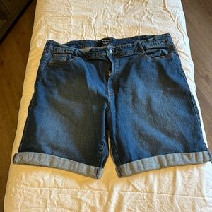 Avenue jean shorts size 26. Summer Ready?
